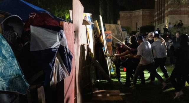 اعتقالات وتفكيك خيام.. الشرطة الأمريكية تضيق على المناصرين للفلسطينيين بجامعة كاليفورنيا - صور