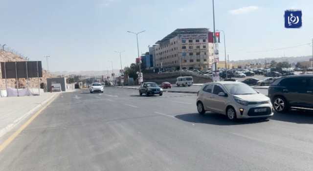 تقرير| مواطنون ينتظرون تجربة الباص السريع بين عمان والزرقاء بعد افتتاحه