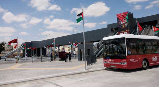 بعد افتتاح الملك.. بدء التشغيل التجريبي لمشروع حافلات التردد السريع بين عمان والزرقاء