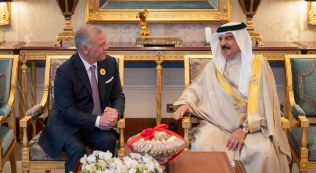 الملك والعاهل البحريني يشددان على تكثيف إيصال المساعدات الإنسانية إلى الأهل بغزة
