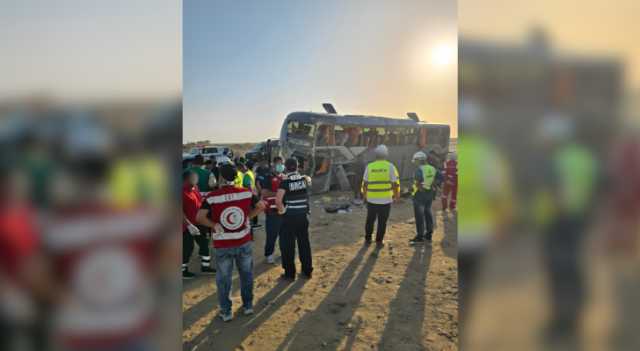 وفاة 14 شخصا بحادث انقلاب حافلة في السعودية - صور