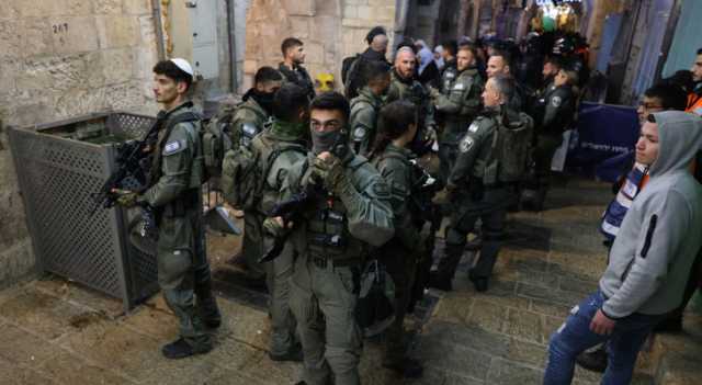 مستوطن مسلح يطلق النار على فلسطيني في القدس