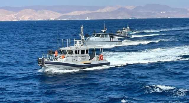القوة البحرية والزوارق الملكية تستجيب لنداء استغاثة أحد القوارب السياحية