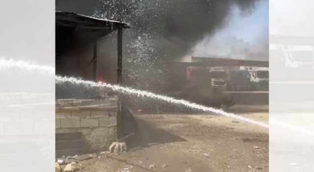 إخماد حريق ساحة خارجية لإصطفاف الآليات الثقيلة في عمان