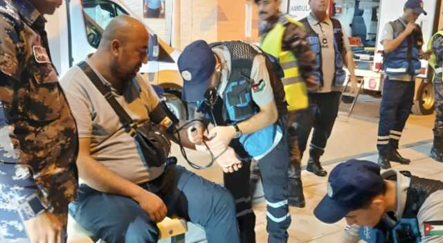 الدفاع المدني يعزز مركز حدود العمري بكوادر وحافلات إسعافية لاستقبال الحجاج