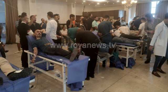 ازدحام على حملة التبرع بالدم لقطاع غزة في مجمع النقابات المهنية
