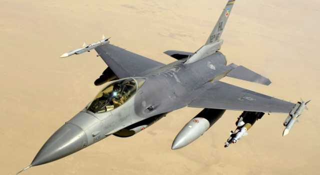 الجيش الأمريكي يزعم تدمير طائرات ومحطة تحكم أرضية للحوثيين