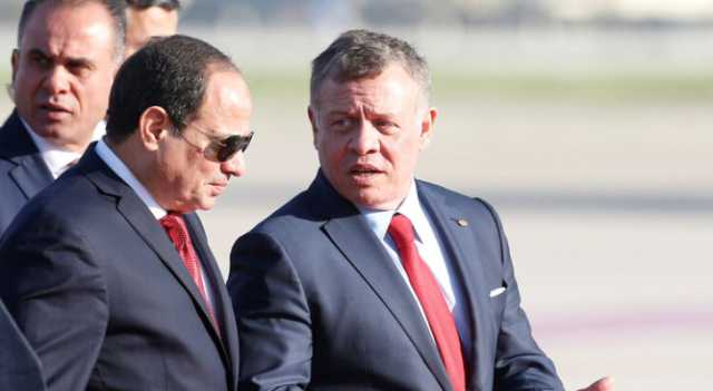 الملك يستقبل الرئيس المصري لدى وصوله العقبة