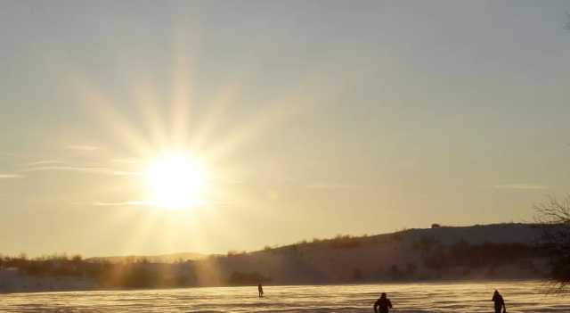 سكان مدينة في القطب الشمالي يرون الشمس لأول مرة منذ 40 يوما