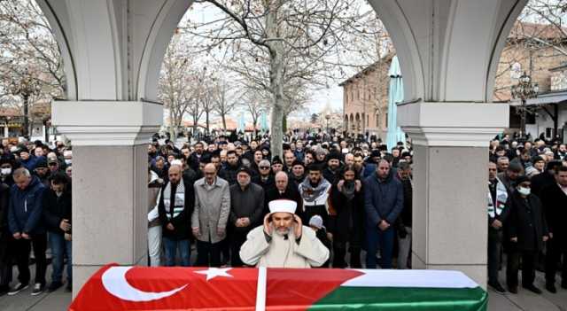 تشييع جثماني فلسطينيتين توفيتا في مستشفى تركي بعد نقلهما من غزة للعلاج