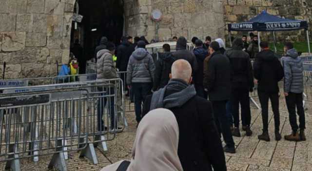 الاحتلال يعيق وصول الفلسطينيين إلى المسجد الأقصى للجمعة الـ16