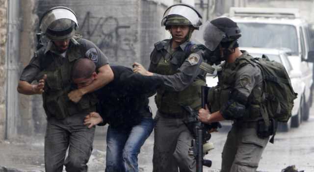شؤون الأسرى: اعتقال 28 فلسطينيا على الأقل في الضفة الغربية منذ مساء الأحد