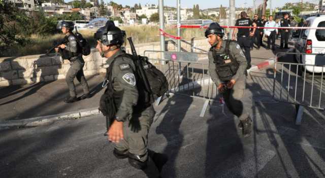 مراسل رؤيا: جنود الاحتلال يطلقون النار عند دوار العيزرية شرق القدس المحتلة