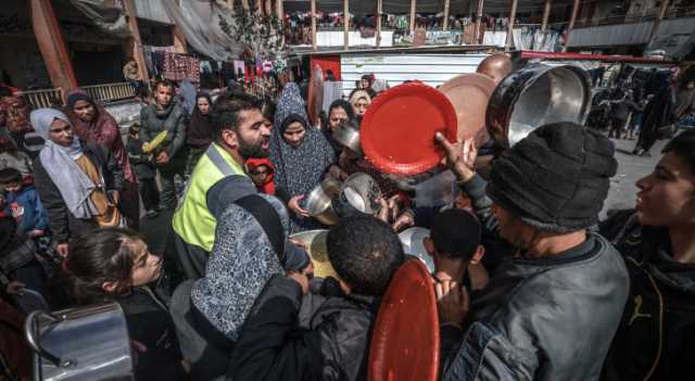 سلاح التجويع.. الهلال الأحمر الفلسطيني: الاحتلال يستهدف من يحاول إدخال المساعدات إلى غزة