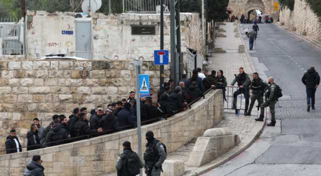 الاحتلال يمنع المصلين من الوصول إلى المسجد الأقصى