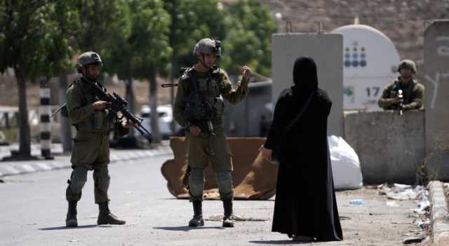 المرصد الأورومتوسطي يوثق شهادات لمعتقلات فلسطينيات أجبرن على التعري وتعرضن للتحرش