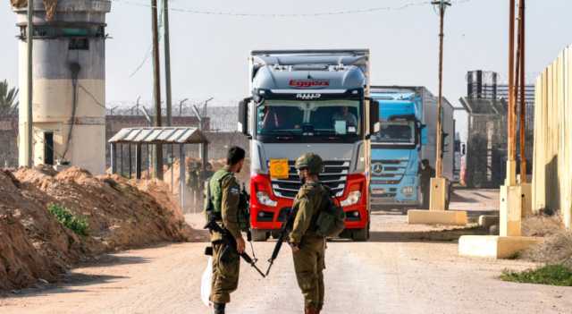 إعلام عبري: شاحنات المساعدات الإنسانية ستدخل إلى شمال القطاع لأول مرة