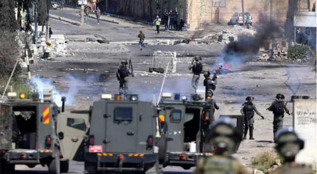 مراسل رؤيا: إصابة فلسطينيين بمواجهات مع الاحتلال في بورين جنوب نابلس