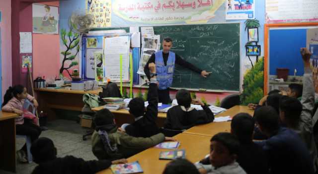 طلبة في رفح يعودون إلى مقاعد الدراسة رغم استمرار العدوان - صور