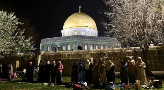 لمنع الإعتكاف.. الاحتلال يقتحم المصلى القبلي ويعتقل فلسطينيين