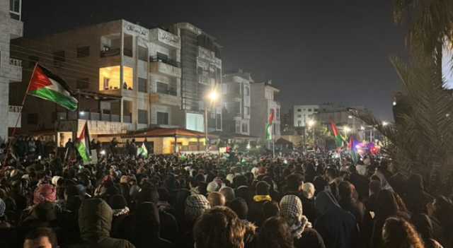 وقفة احتجاجية بمحيط سفارة تل أبيب بعمان تنديدا بعدوان الاحتلال على غزة
