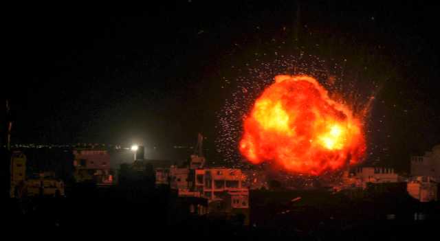طيران الاحتلال يشن غارات عنيفة على عدة مناطق في قطاع غزة