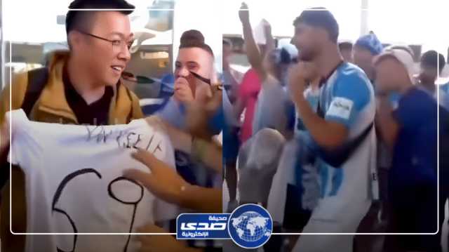 تصرف غريب من جماهير ملقا الإسباني في المطار .. فيديو