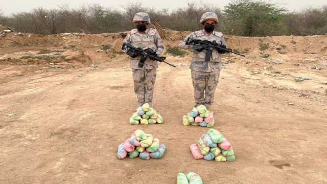 القبض على مخالِفَين لنظام أمن الحدود لتهريبهما 198 كيلوجرامًا من القات المخدر بعسير