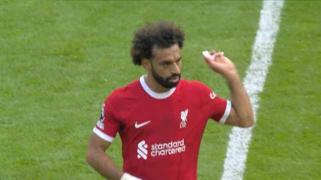 محمد صلاح يخرج غاضبًا بعد استبداله في مباراة ليفربول و تشيلسي .. فيديو