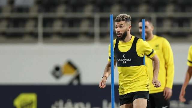 النصر على بعد خطوات لضم عبدالرحمن العبود