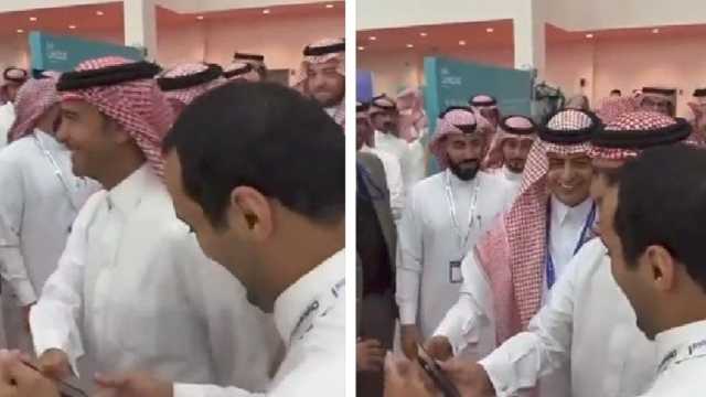 مواطن يطلب من وزير البلدية والإسكان اختيار فلتر أثناء التقاط صورة معه.. فيديو