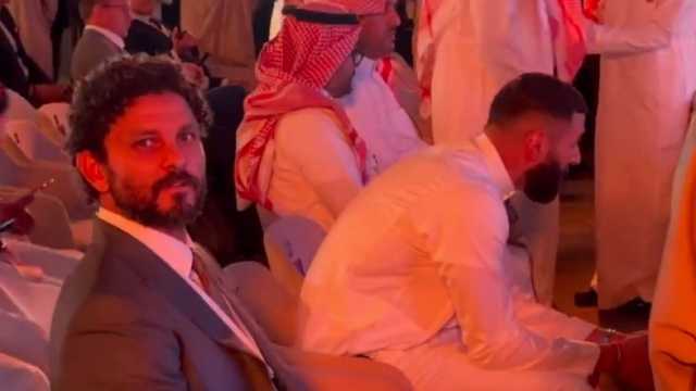 تامر أمين : حسام غالي حضر القرعة بالبدلة وبنزيما الفرنسي جنبه بالسبحة والثوب .. فيديو