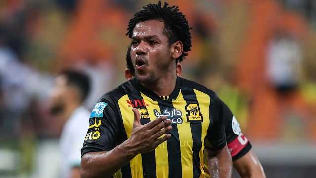 وكيل أعمل رومارينيو ينهي الجدل ويؤكد استمراره في الاتحاد