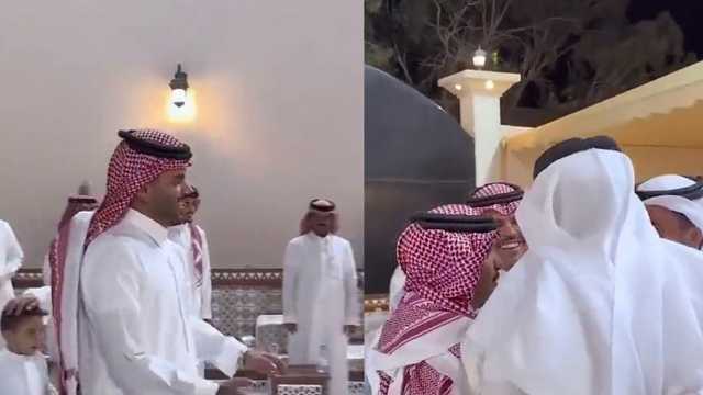 غازي الذيابي يهدي كل فرد من أشقائه شقة تمليك بقيمة 700 ألف ريال .. فيديو