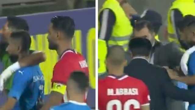 جماهير نساجي ترمي علب المياه على لاعبي الهلال ..فيديو