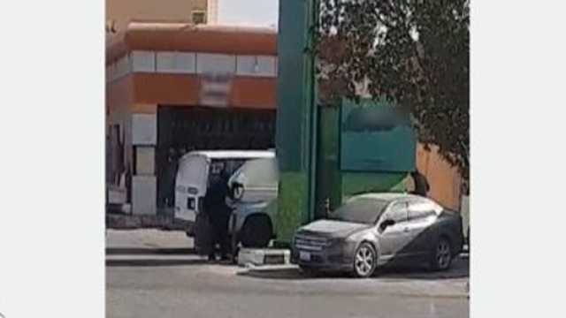 القبض على مسلحين قاما بالسطو على مركبة نقل أموال بالرياض..فيديو