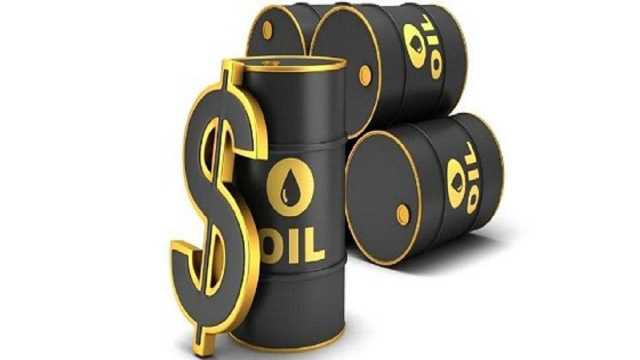 أسعار النفط تتراجع بسبب قوة الدولار