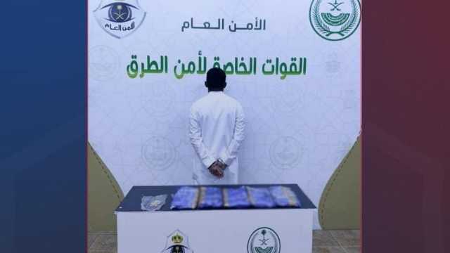 ضبط مواطن لترويجه بمركبته الحشيش وأقراص من الإمفيتامين المخدرتين في الرياض