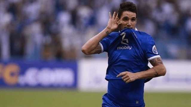 لاعب الهلال السابق يعلن اعتزاله