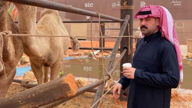 بريطاني يخطف الأنظار بإجادته للهجة السعودية