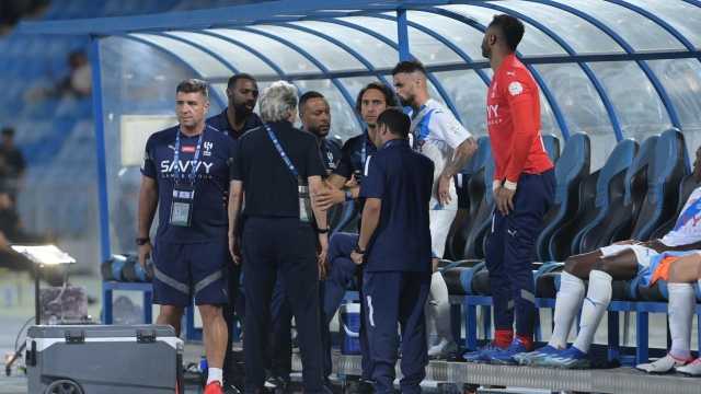 غضب ميشيل من مدرب الهلال بعد استبداله أمام الخليج..فيديو