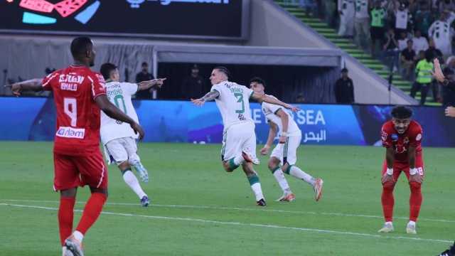 الأهلي يتغلب على الوحدة بثلاثية.. فيديو وصور