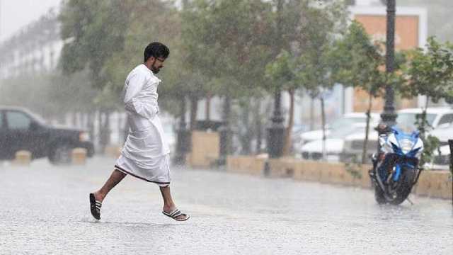 الجهني ينصح أهالي القصيم: ترا الأمطار “سردادي مردادي”