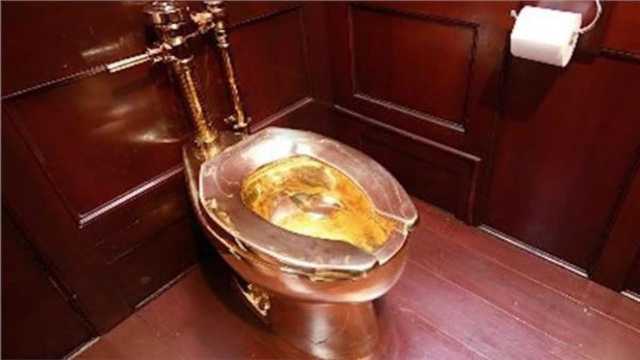 4 أشخاص متهمون بسرقة مرحاض ذهبي من قصر ملك بريطانيا