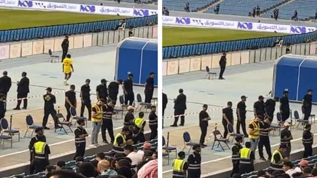 زكريا هوساوي يغادر الملعب قبل نهاية مباراة فريقه .. فيديو