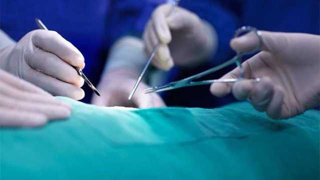 رجل أمريكي يقاضي مركز طبي بسبب فشل الجراحين بإجراء عملية الزائدة
