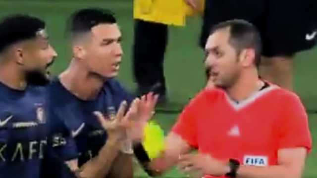 الهويش أول حكم يشهر البطاقة الصفراء هذا الموسم على لاعب النصر رونالدو .. فيديو