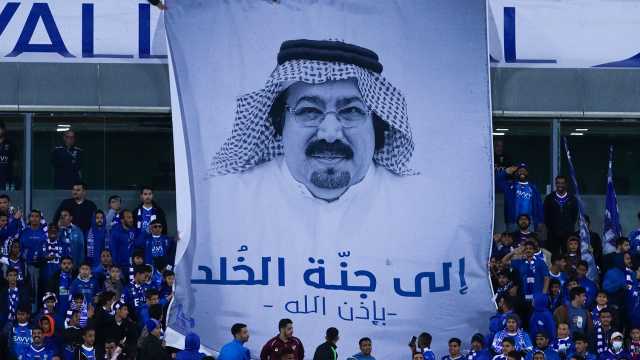 لافتة جماهير الهلال لرئيس النادي الراحل .. فيديو