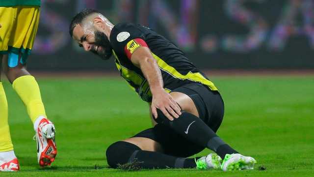 الإصابة تبعد بنزيما عن الاتحاد 10 أيام