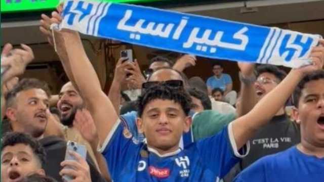 لافتة كبير آسيا تزين مدرجات مانشستر سيتي وأوراوا..فيديو